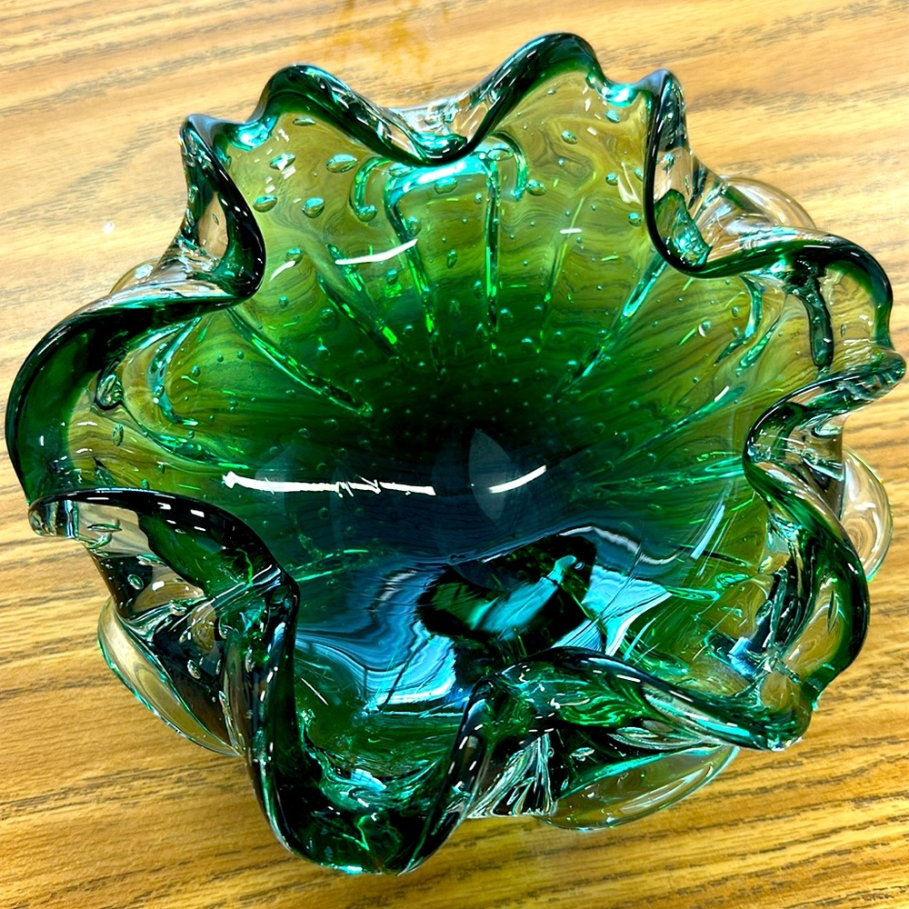 Vintage Murano green & Clear Bullicante Bubble Glass Ruffled decorative 7" Piece